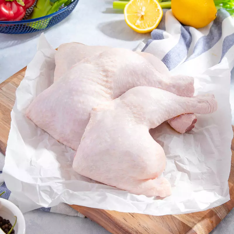 Охлажденная курица: Четвертина задняя с кожей цыплят-бройлеров охлажденная, фото