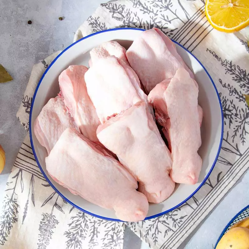 Охлажденная курица: Позвоночная часть половины задней цыплят-бройлеров охлажденная, фото